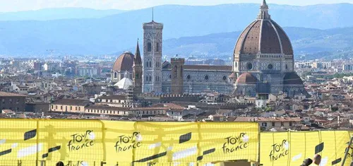 A Volta a França tornou-se o maior evento do ciclismo mundial, recebendo frequentemente partidas internacionais, como aconteceu em Florença, em 2024.