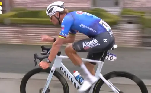 Less than 5kms to the finish line for Mathieu van der Poel at teh 2026 Omloop Het Nieuwsblad