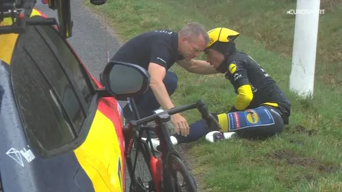 Juan Ayuso crashed during stage 4 of the 2026 Paris-Nice