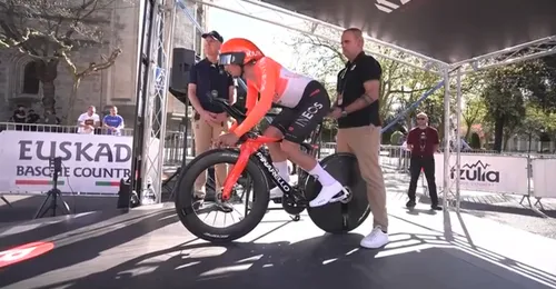 Kévin Vauquelin pronto para iniciar o seu CRI na Itzulia 2026