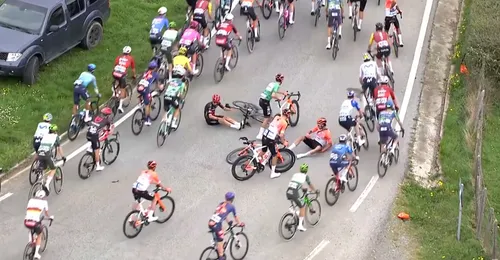 Kévin Vauquelin and Axel Laurence crashed during yesterday’s stage. The Frenchman went on to win today’s stage.