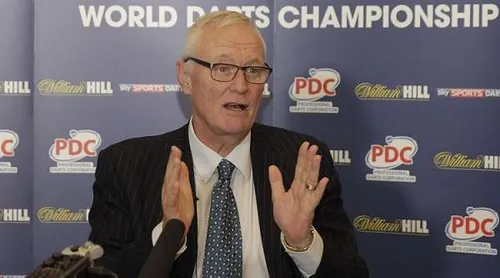 Barry Hearn erläutert der Presse seine Pläne