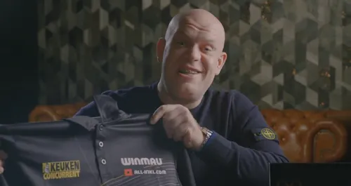 Michael van Gerwen speelt dit weekend eenmalig met een jubileumshirt ter ere van zijn vijfjarige samenwerking met zijn fabrikant Winmau