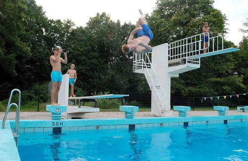 de wijk zwembad mees en timo 8