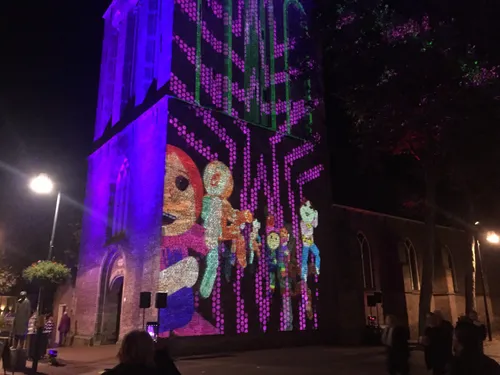 photo 5951696590962014970 y