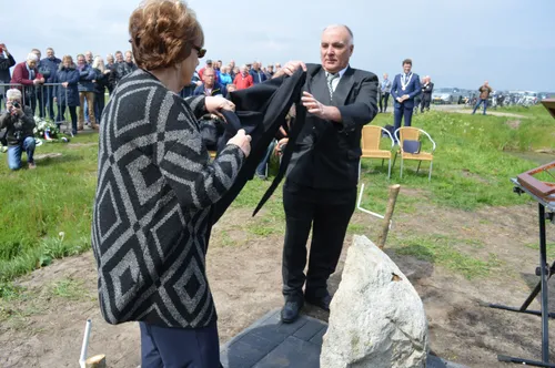 pn03052017gedenksteenruinerwold3