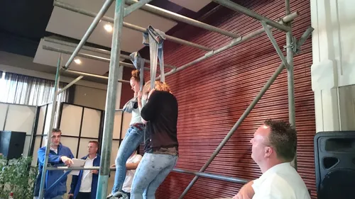 spijkerbroek hangen 2 2