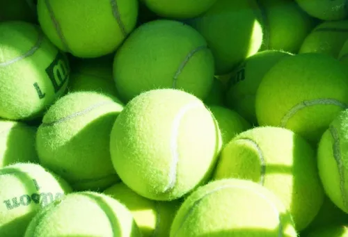 tennisballen kevinzim foter cc by
