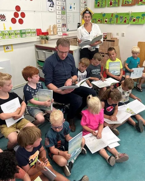zuidwolde groene hart foto overhandiging prentenboeken wolderwijs
