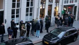 drukte bij coffeeshop hinthamerstraat dne bosch 3 300x172