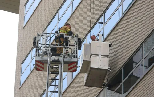 2024 08 20 meesters multi media fotos glazenwasser vast op grote hoogte magistratenlaan den bosch6