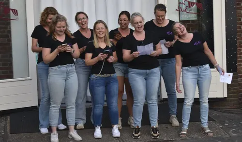 Een verrassing voor Dennis: een speciaal voor de gelegenheid geschreven lied