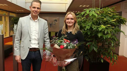 2 221123 bennie wolbers huldiging sporter floor maatje wethouder pascal schrik