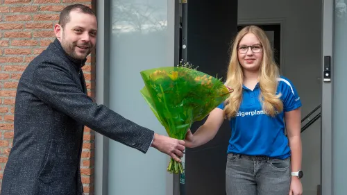 huldiging zwemster esmee van der tuuk