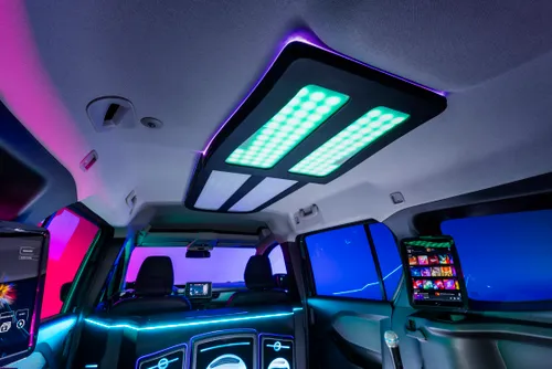 03 nissan townstar karaok e is een karaokelounge op wielen