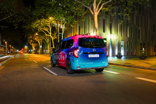 10 nissan townstar karaok e is een karaokelounge op wielen