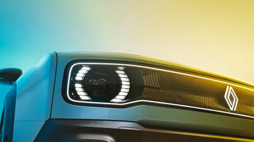 13 renault 4 e tech electric