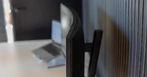 De curve van een Philips 34B2U3600C:00 monitor