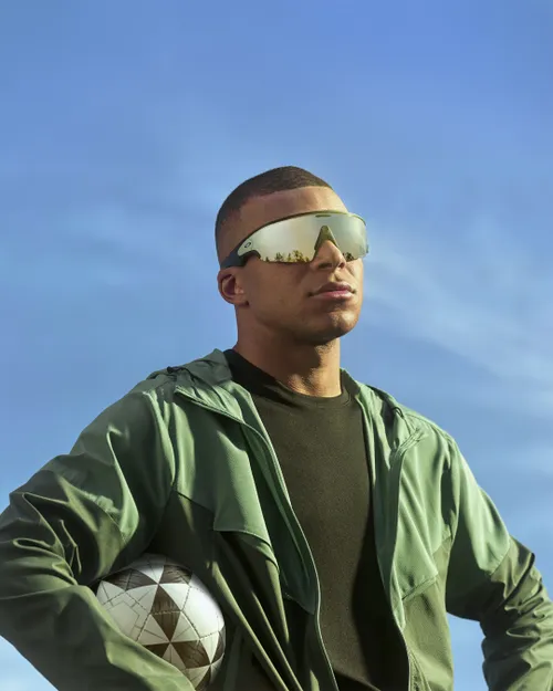 kylian mbappe wearing oakley meta vanguard 1 kopie