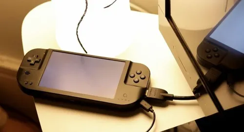 De Lyra met HDMI gekoppeld aan de TV.