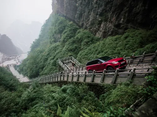 03-Range-Rover-Dragon-Challenge