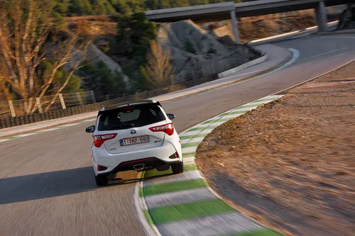 143_Yaris_GRMN_dynamic_track