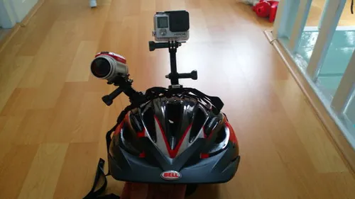 Twee camera`s op de helm met USA Gear Mounts