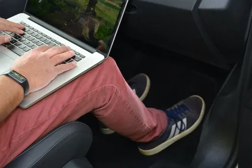 Voldoende ruimte voor benen en voeten tijdens het werken.