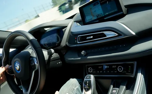 Het dashboard van de BMW i8&nbsp;met een duidelijke BMW signatuur&nbsp;