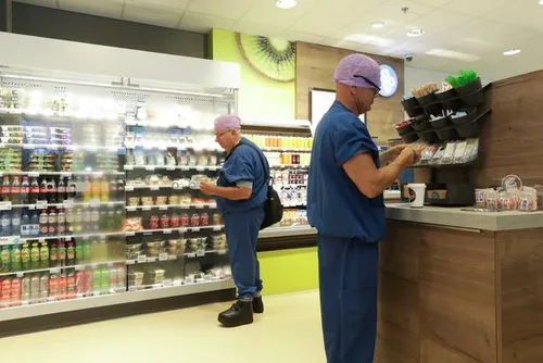 <em>Een bijzondere AH to go is geopend in het Erasmus MC in RotterdamBron: beeldbank AH<\/em>