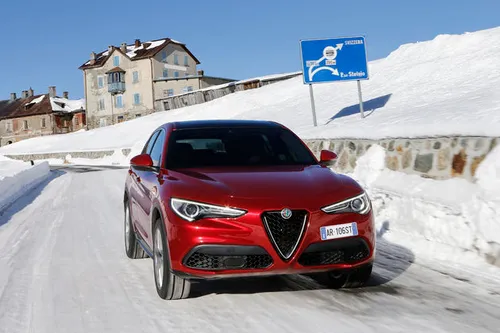 Alfa_Romeo_Stelvio_Stelvio_Pass (14)