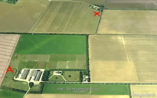 De afstand: 700 meter hemelsbreed. <em>[markering: Geoff Robinson]<\/em>