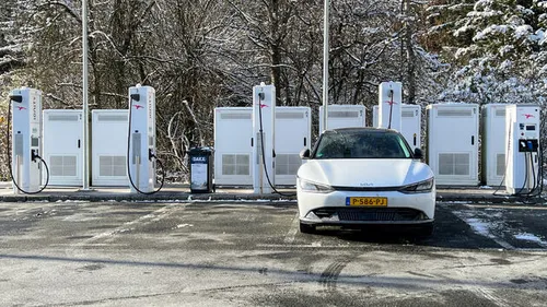 Op nog geen 3 minuten rijden vind je op dezelfde snelweg bij Angath een Ionity laadstation