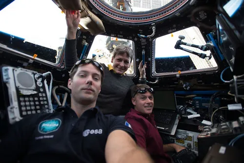 L-R: Thomas Pesquet, Peggy Whitson en Shane Kimbrough. Afbeelding: NASA