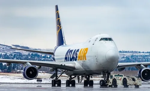 De laatste 747 (niet op deze foto) is voor cargo maatschappij Atlas Air.