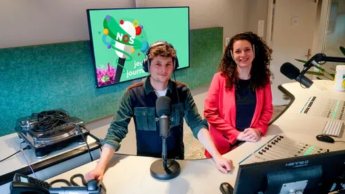 Presentatoren Bart Tuinman en Malou van der Starre.