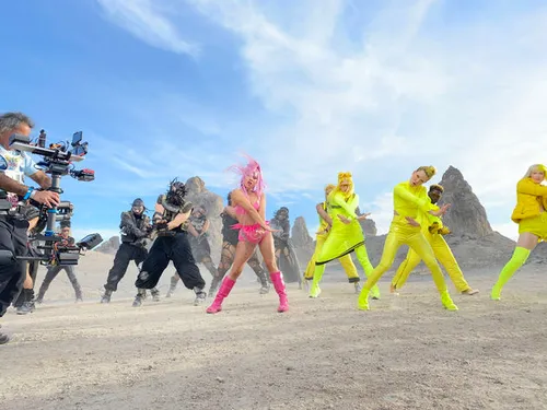 <em>behind the scenes<\/em><em><\/em>