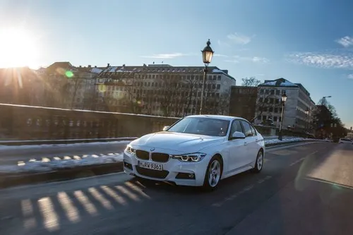 BMW 330e - CarRepublic -2