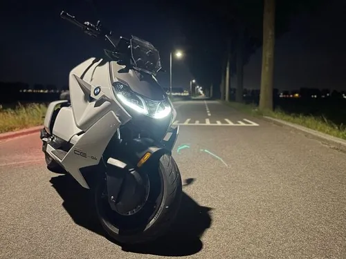 BMW CE04 Nacht