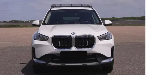 Over twee jaar rijdt de Politie onder andere in de BMW X1. (Foto; Politie)