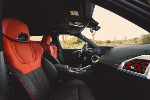 Zwart en rood tot in het kleinste detail