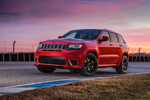 Cherokee Trackhawk looks