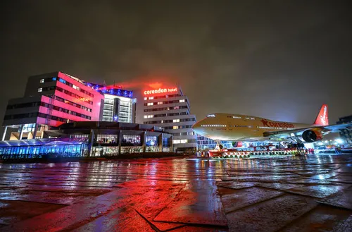 Eindbestemming bereikt, de tuin van het Corendon Village hotel in Badhoevendorp