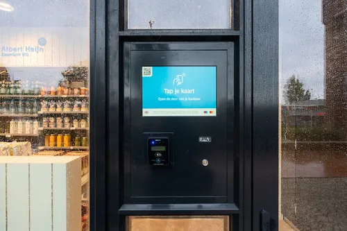 <em>Scan je betaalpas bij de deur om binnen te komen.<\/em>