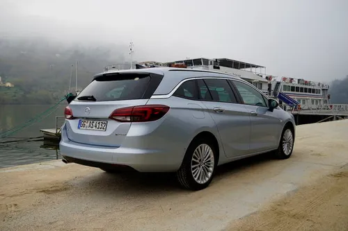 Opel_Astra_Sports_Tourer_7