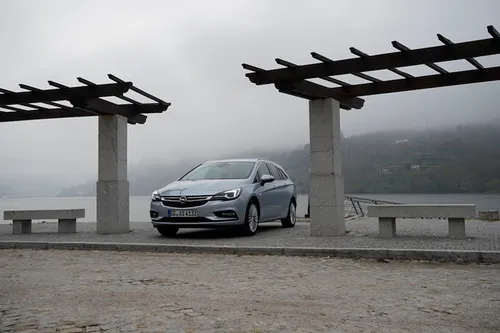 Opel_Astra_Sports_Tourer_10