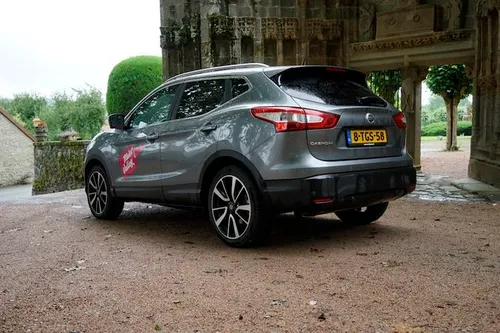 Nissan_Qashqai_2014_4