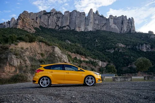 De Ford Focus ST in de buurt van Montserrat Spanje