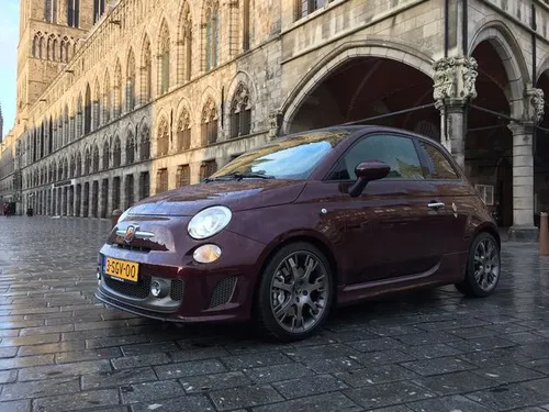 Fiat&nbsp;Abarth&nbsp;695&nbsp;Edizione&nbsp;Maserati gefotografeerd in Ieper Belgi\u00eb&nbsp;