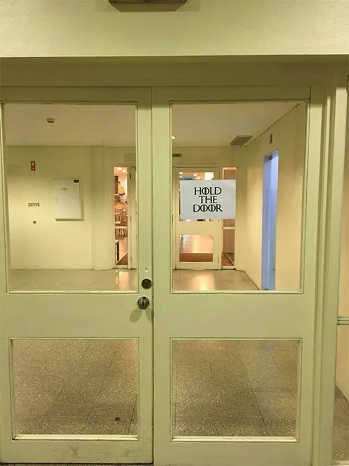 funny-hodor-memes-game-of-thrones-hold-the-door-5